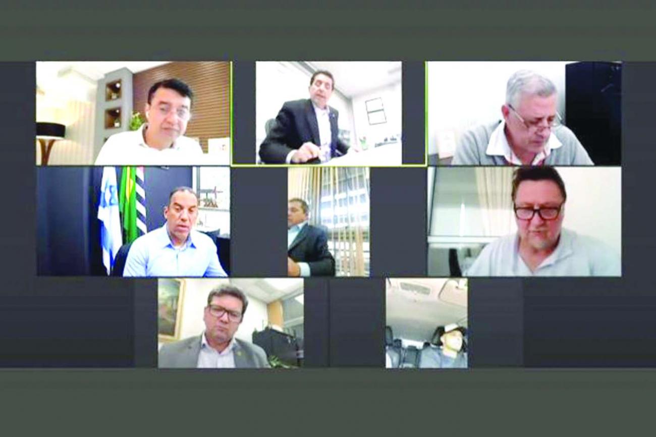 Parlamentares aprovam requerimento convidando diretor do WhatsApp e gerente do Facebook