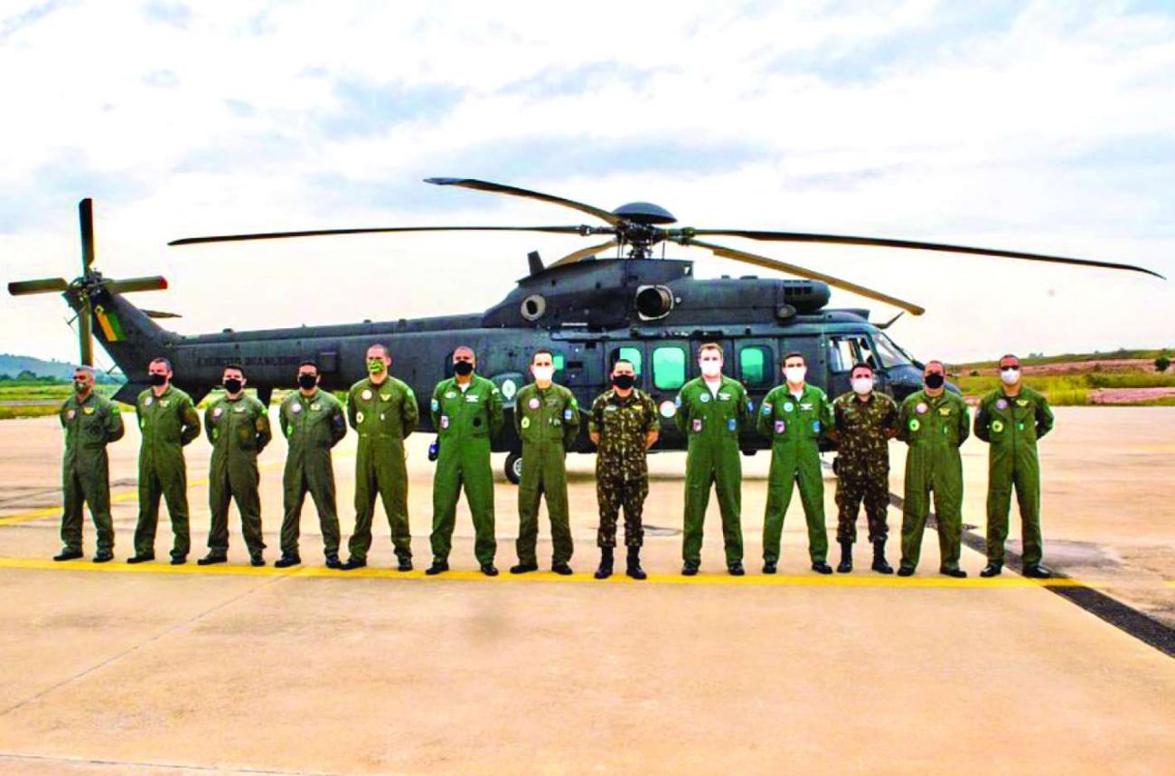PAMA-SP realiza inspeção de helicóptero do Exército Brasileiro