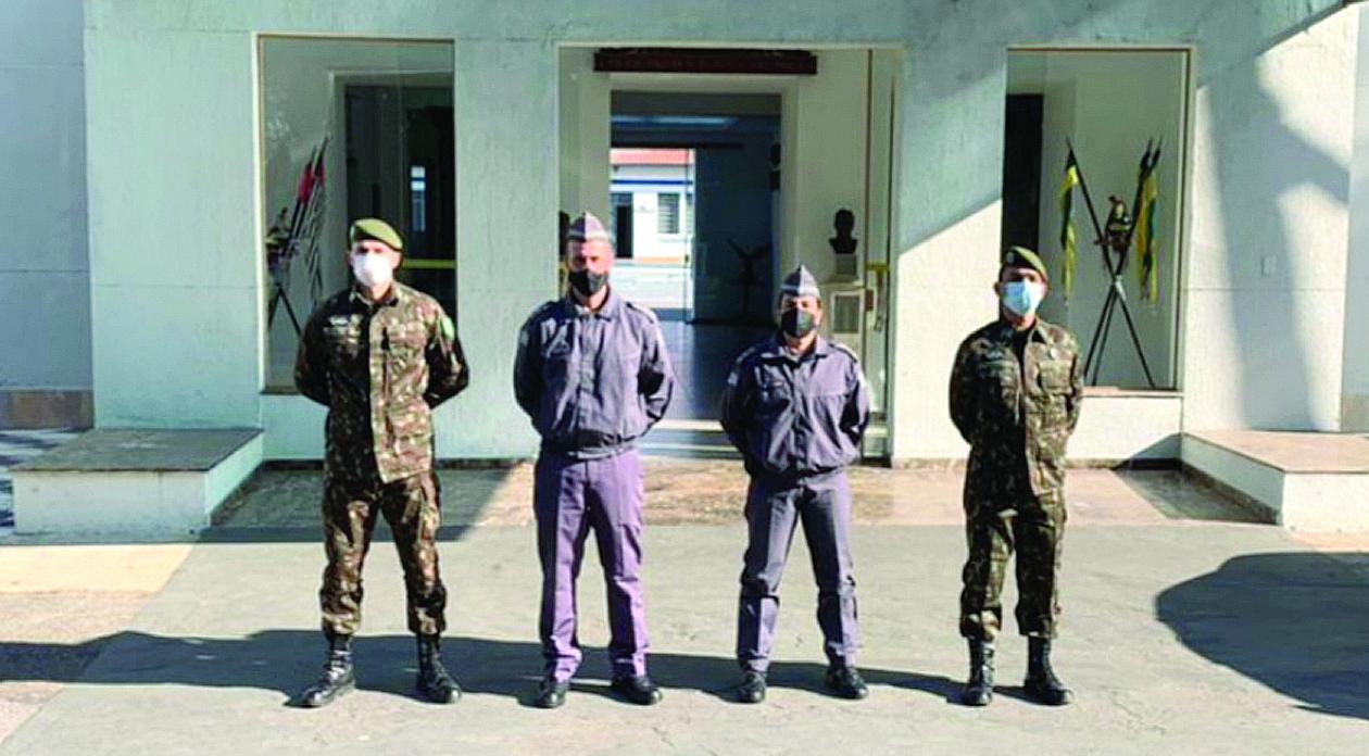 Comitiva do CPOR e CMSP, do Exército Brasileiro, conhece as instalações da APMBB