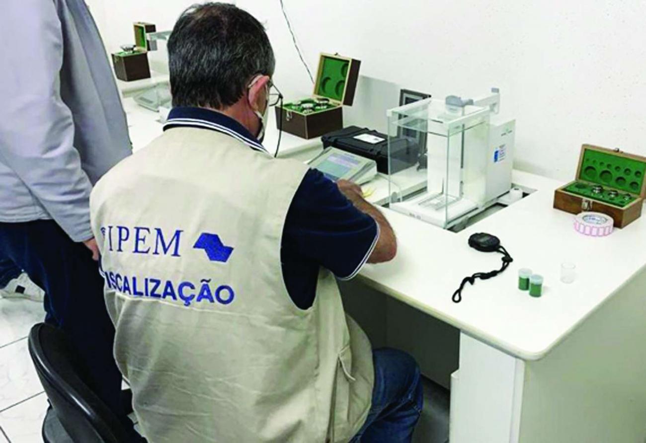 Ipem-SP verifica pesos padrão para indústria