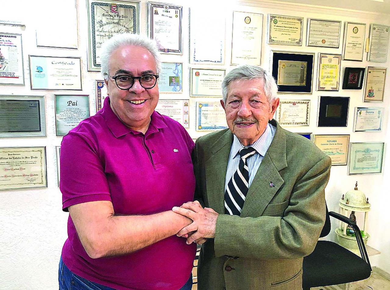 Ex-comandante geral  da Polícia Militar de São Paulo visita o jornal Semanário da  Zona Norte