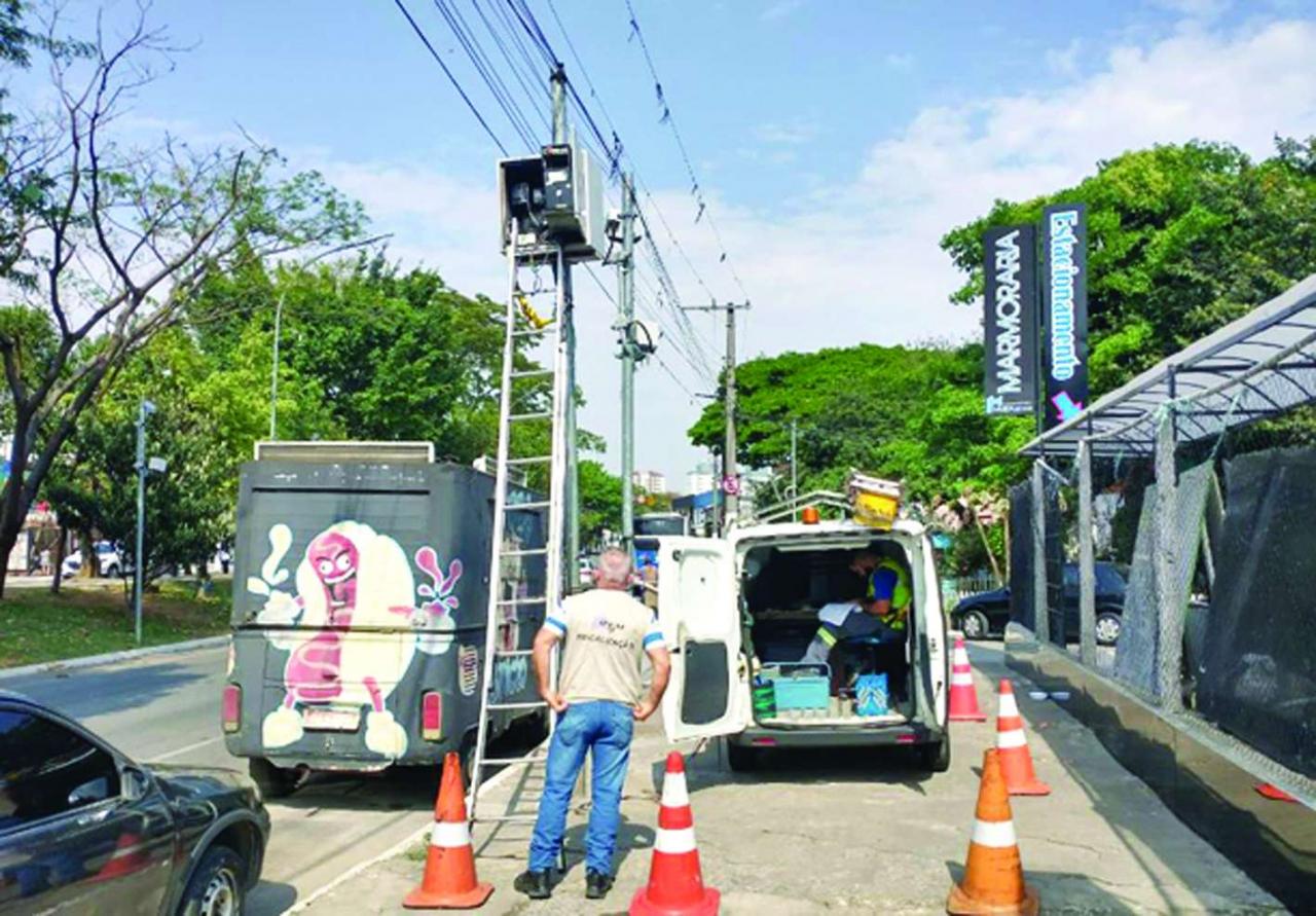 Ipem-SP verifica radar na avenida Engenheiro Caetano Álvares, zona norte da capital