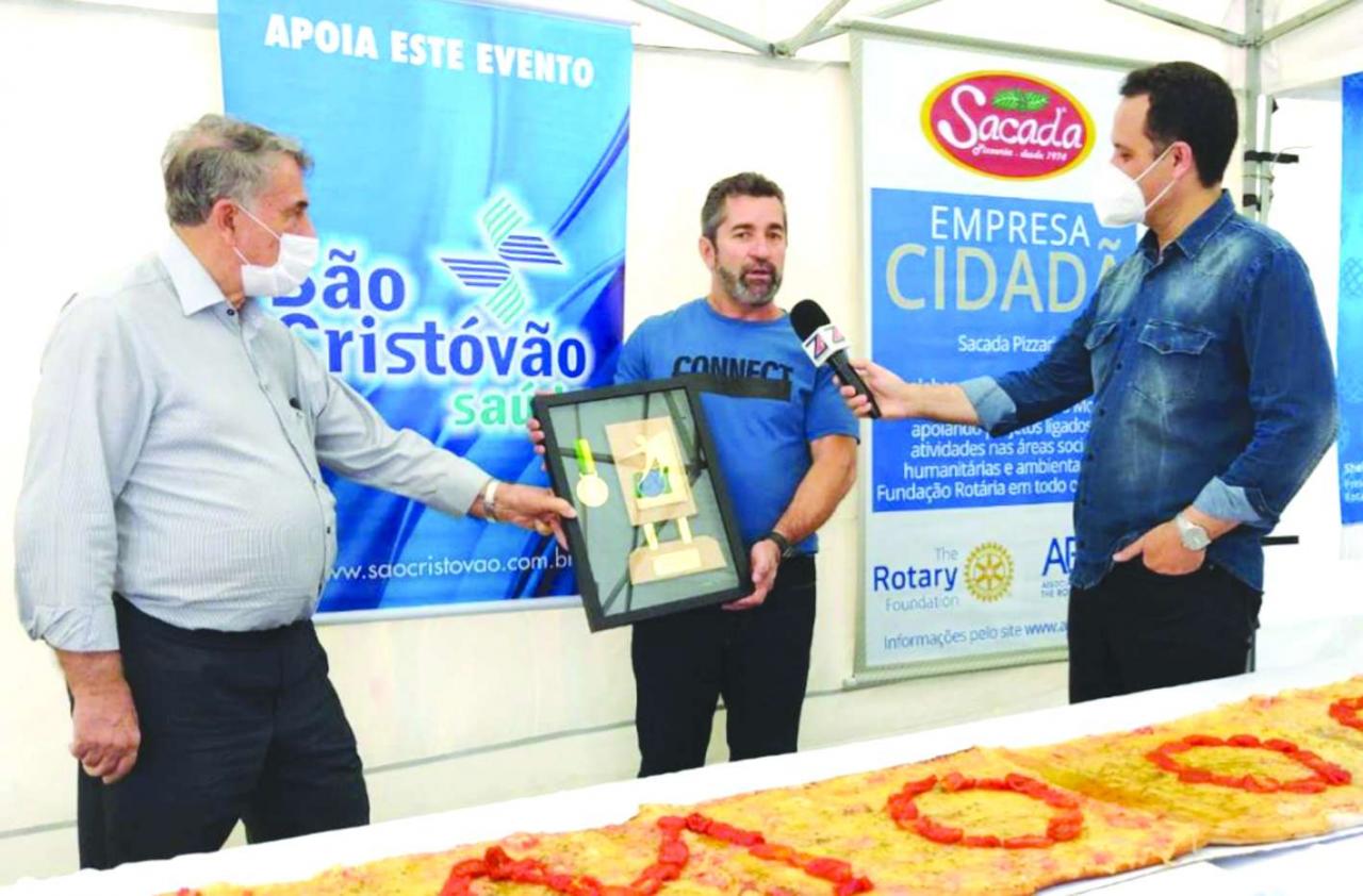 Mooca produz a maior pizza do Brasil com o patrocínio máster do São Cristóvão Saúde
