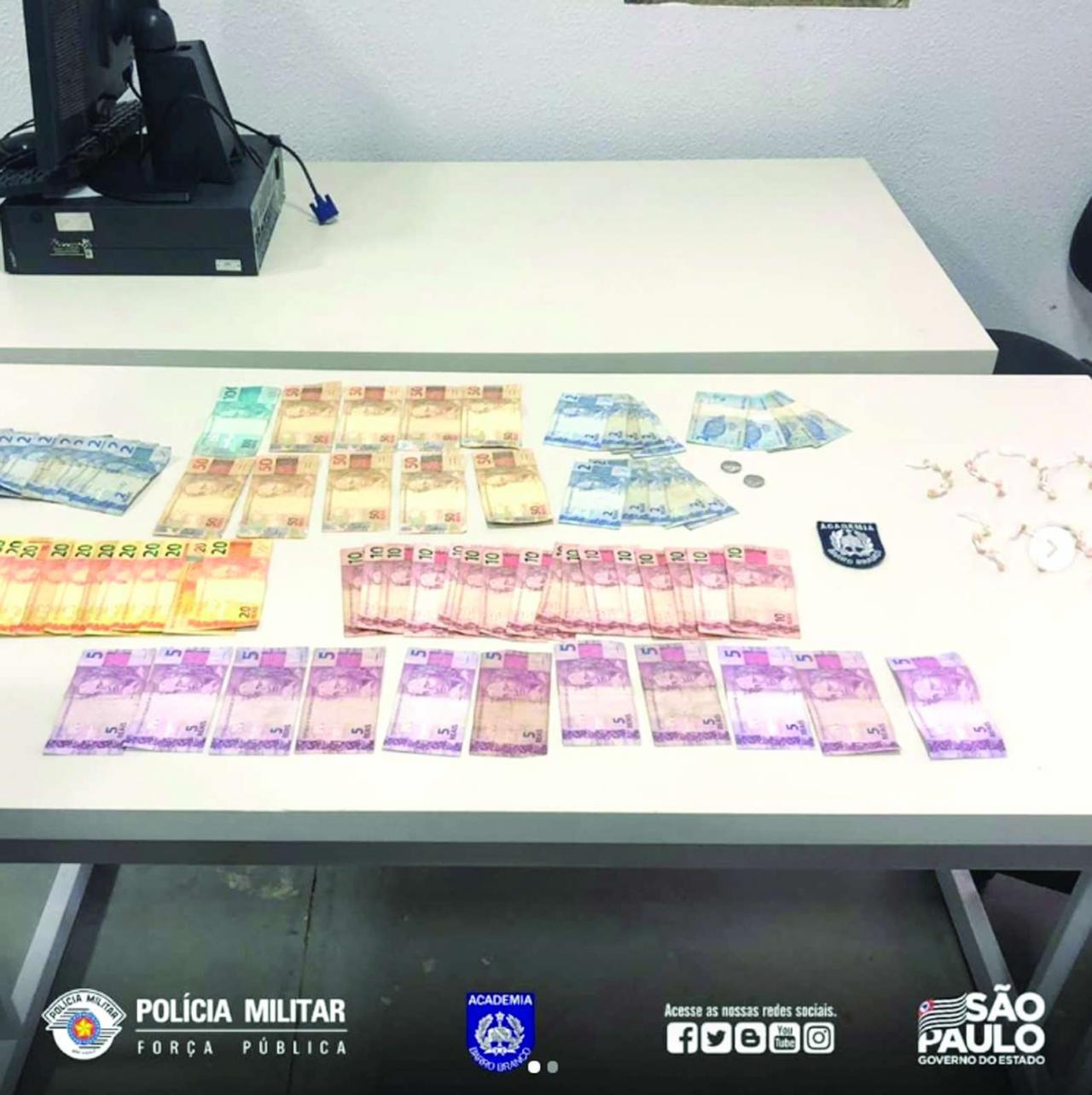 Cadetes da Academia de Polícia Militar do Barro Branco realizam prisão durante Operação Batalhão Acadêmico