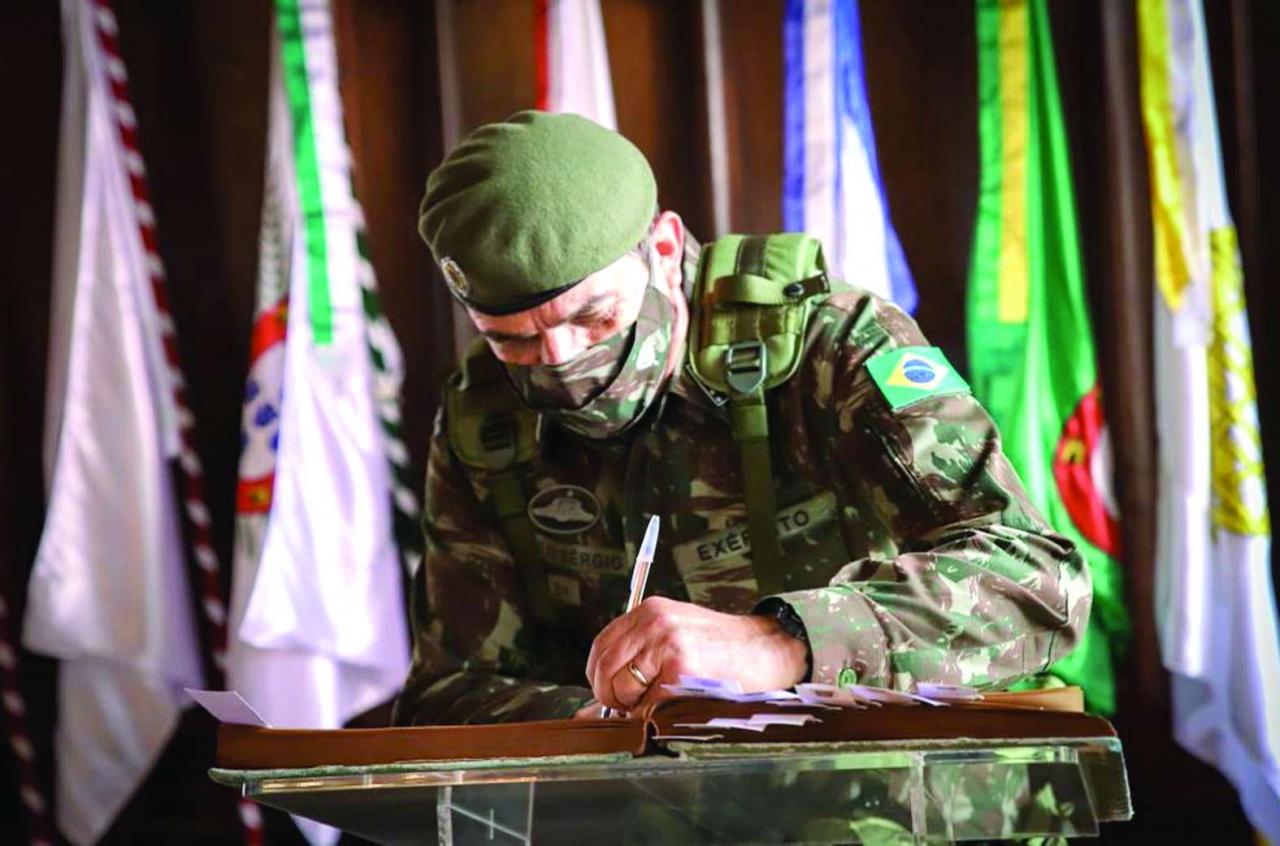 Comandante do Exército Brasileiro acompanha o trabalho desenvolvido no CMSE