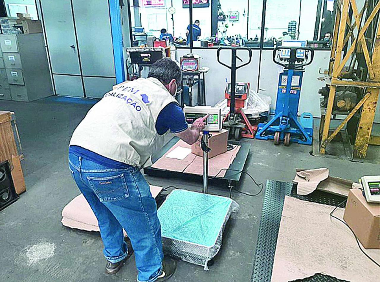 Ipem-SP verifica balanças no fabricante na Vila Guilherme, Zona Norte da Capital