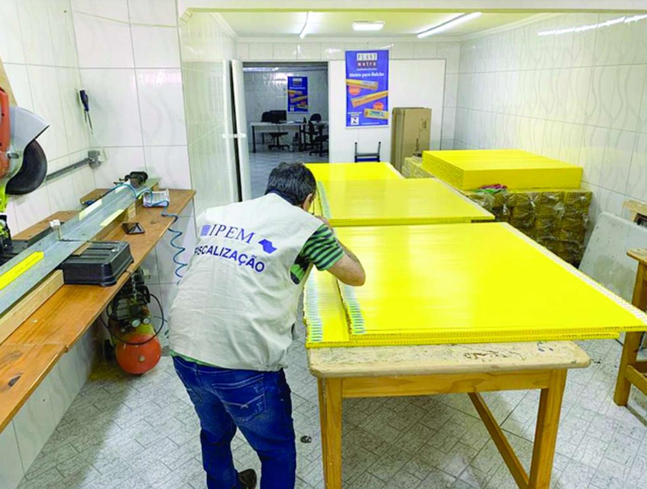 Ipem-SP verifica metro comercial no fabricante na Vila Maria, Zona Norte da Capital 