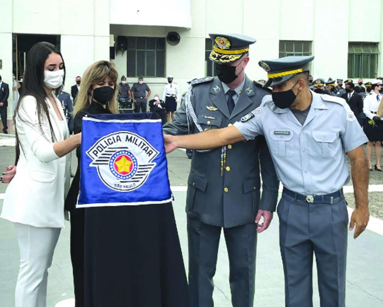 Coronel PM Romanek inaugura retrato na Galeria de Eternos Comandantes do Barro Branco