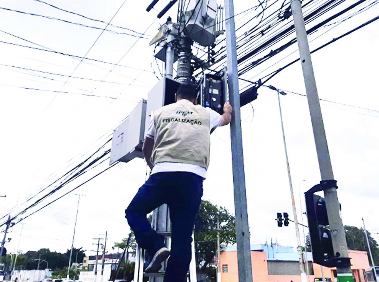 Ipem-SP verifica radares na avenida Zaki Narchi, Zona Norte da Capital