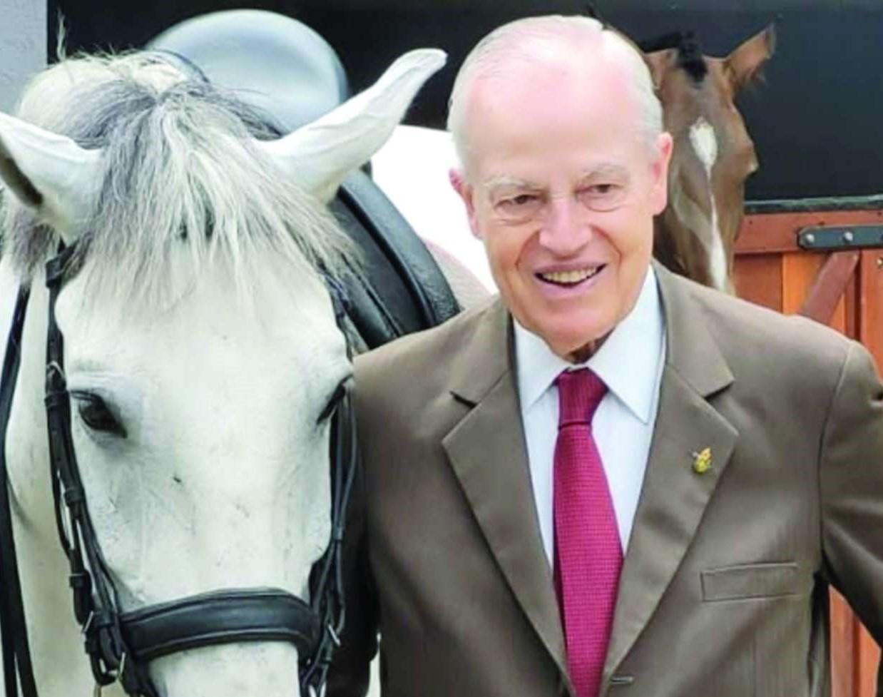 Príncipe Dom Bertrand de Orleans e Bragança visita a Academia do Barro Branco