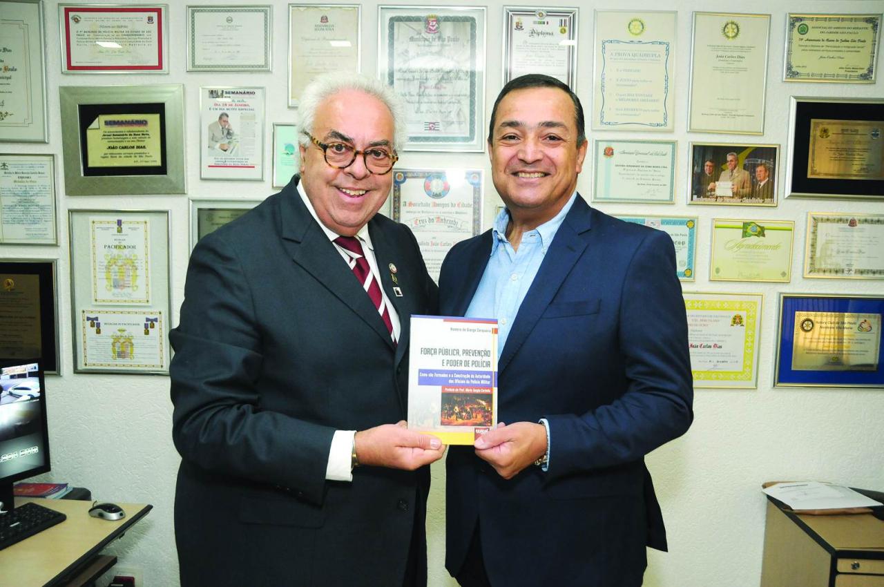 Coronel  PM Homero de Giorge Cerqueira visita o jornal Semanário da Zona Norte