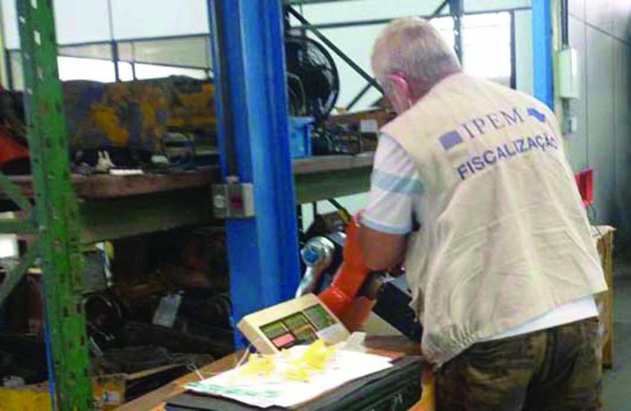 Ipem-SP verifica balanças no fabricante na Vila Guilherme, Zona Norte da Capital