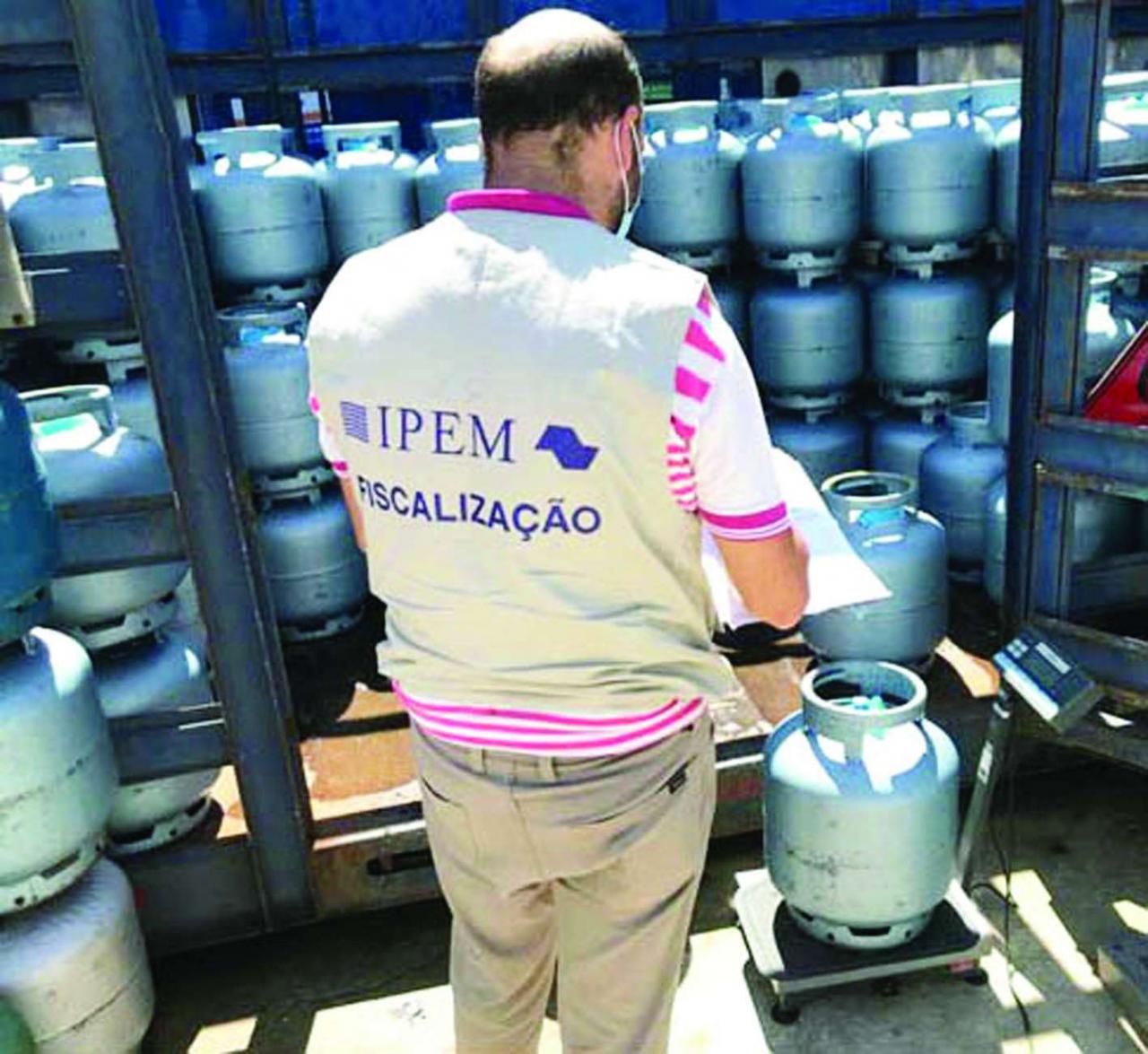 Ipem-SP fiscaliza botijões de gás de cozinha no Estado de SP e encontra irregularidades