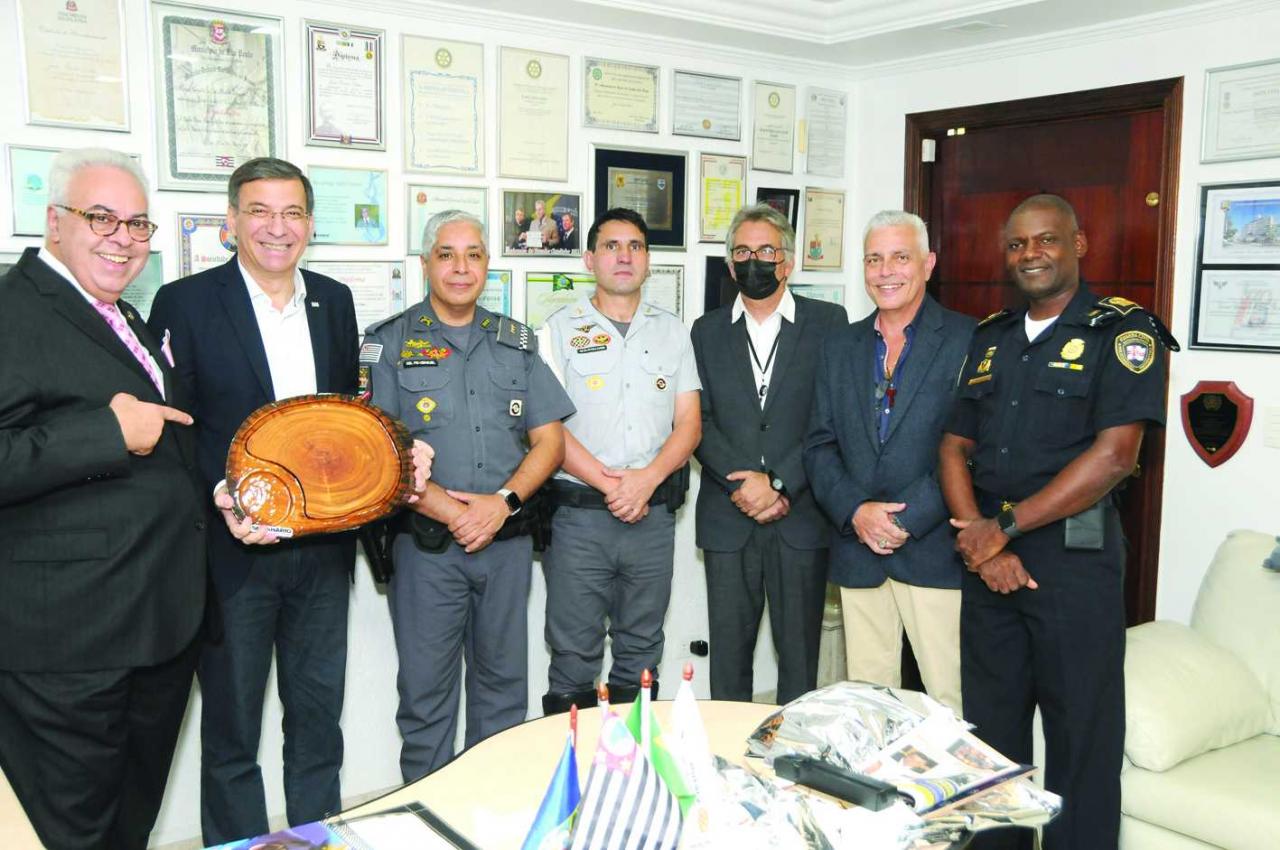 Semanário da Zona Norte recebe a visita dos comandantes do CPA/M-3 e do2º BPTran