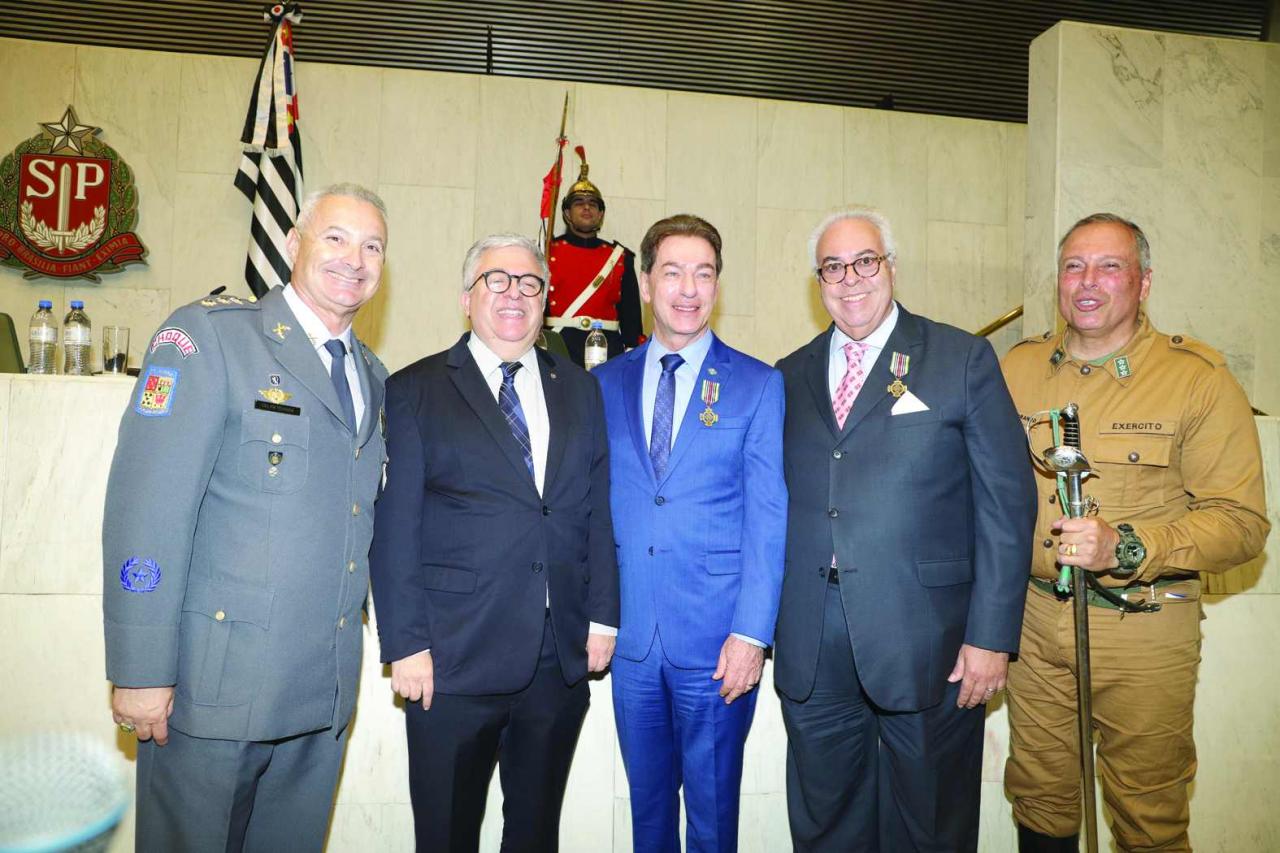 Ato solene na ALESP homenageia civis e policiais por serviços à sociedade