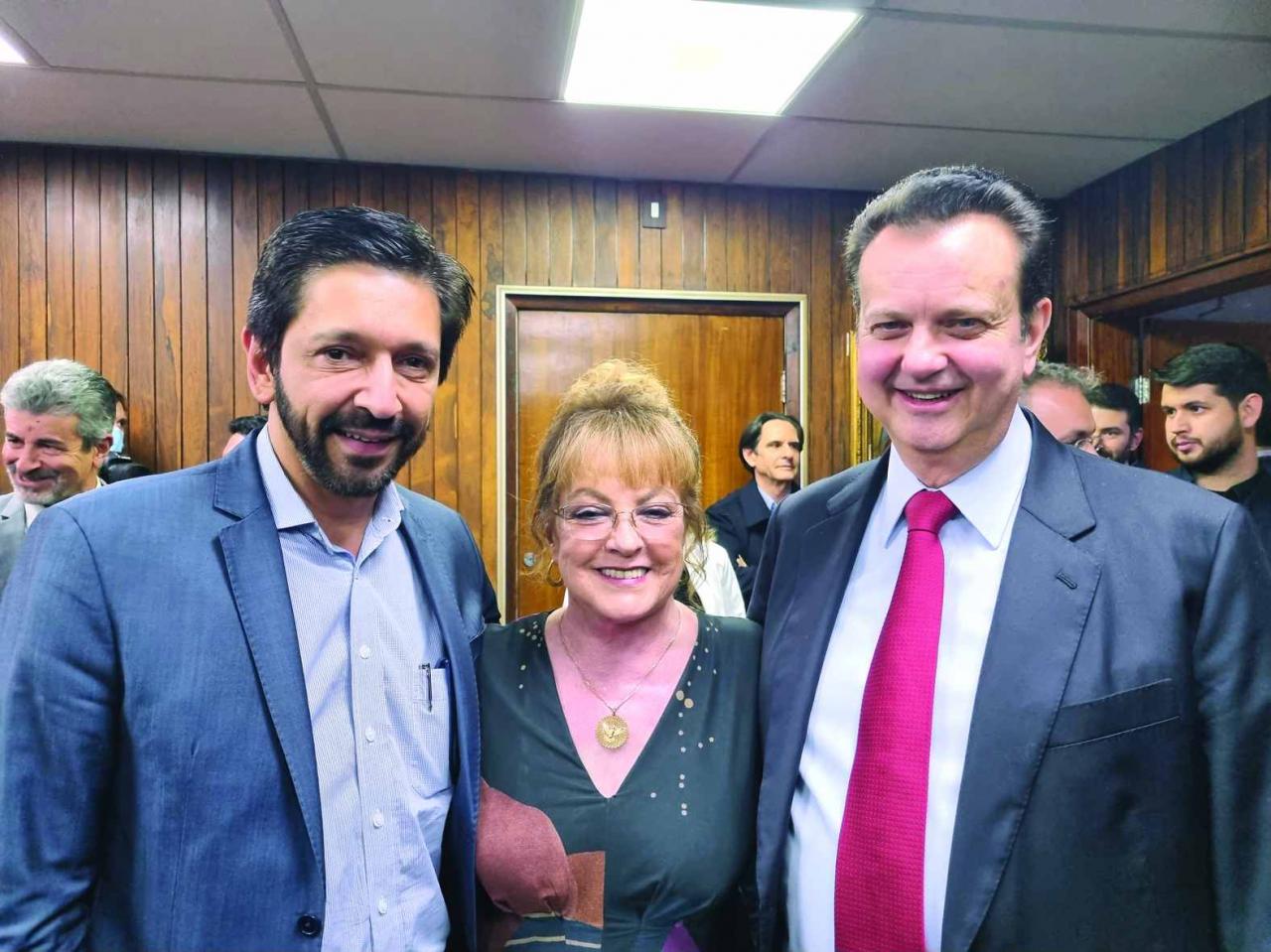 Vereadora Edir Sales homenageia Gilberto Kassab com a entrega da Medalha Anchieta e Diploma de Gratidão da Cidade de São Paulo