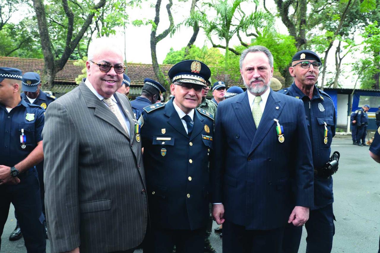 João Carlos recebeu a Medalha Bandeirante na comemoração dos 36 anos da criação da Guarda Civil Metropolitana