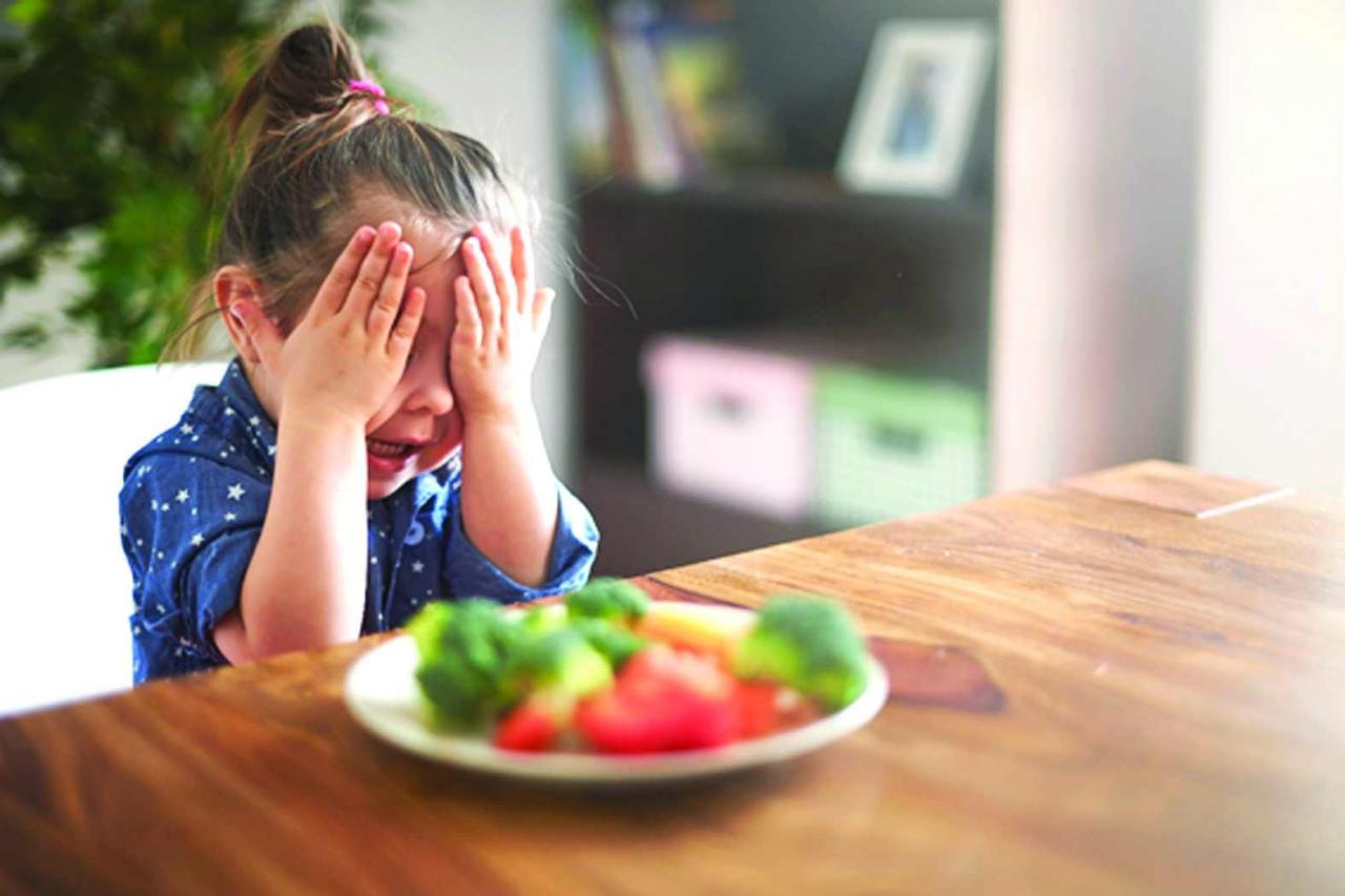 A resistência de crianças e adultos a certos alimentos