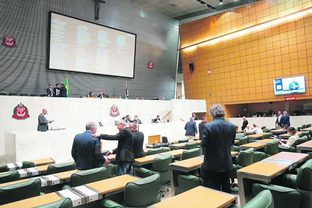 Alesp aprova ampliação de auxílio para desempregados a até 1 salário mínimo