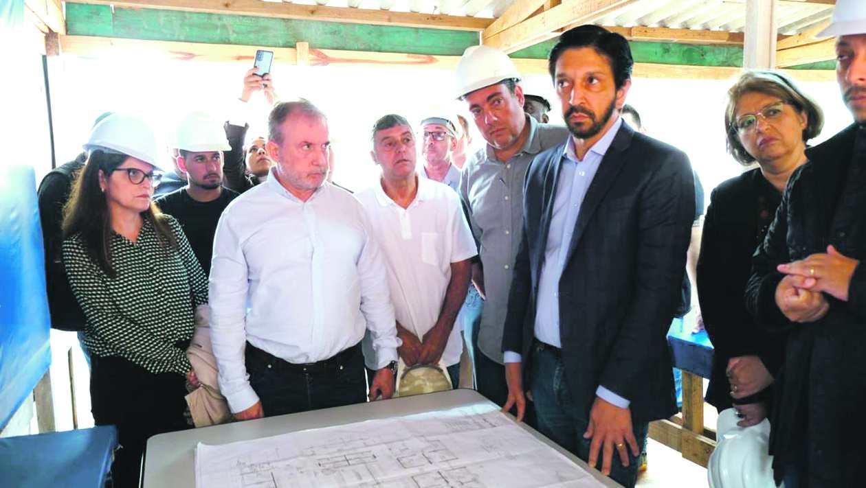 Prefeito e secretário municipal da Saúde vistoriam obras da UPA Rio Pequeno