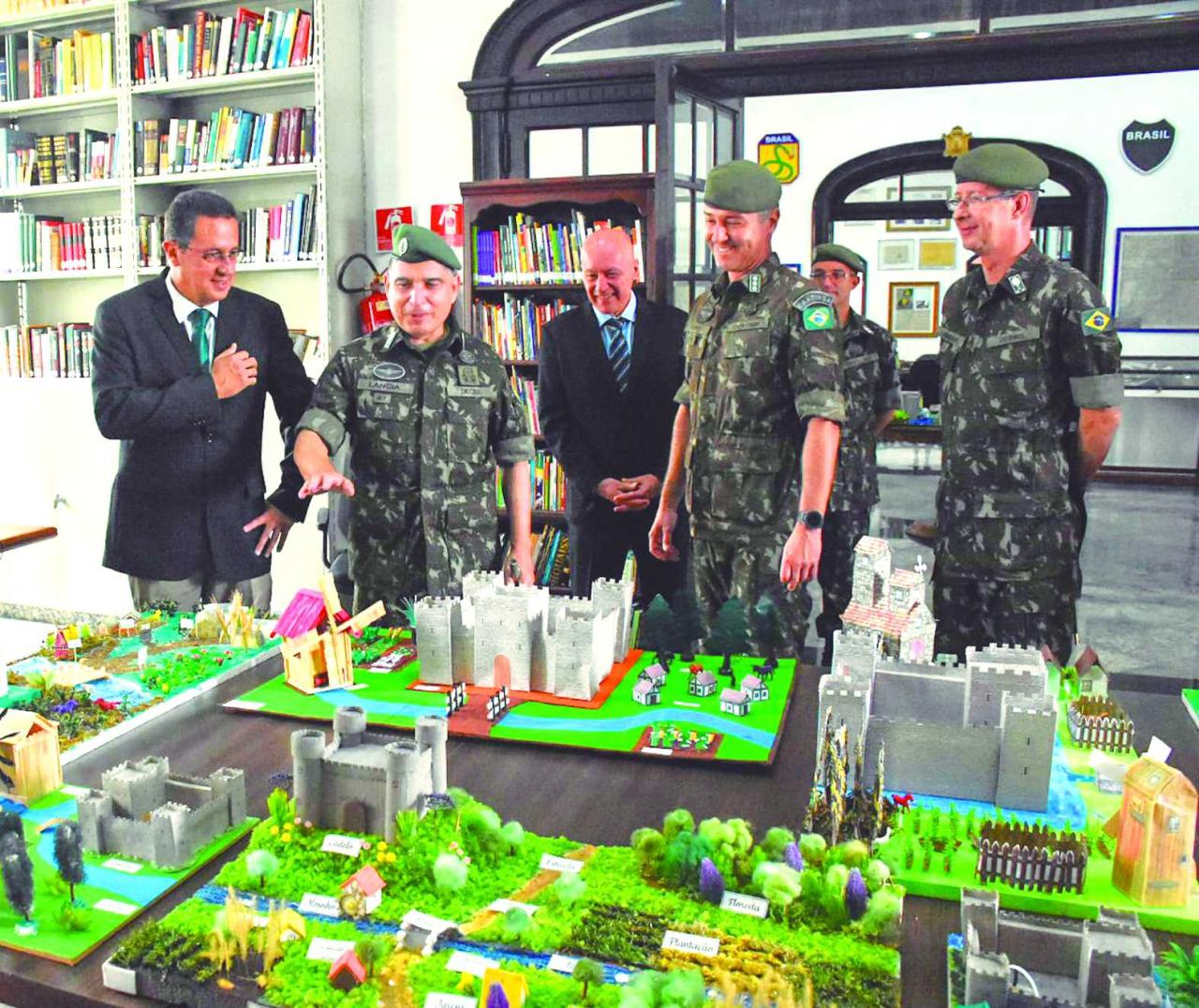 Chefe do DECEx e comitiva de Generais visitam o CPOR/CMSP