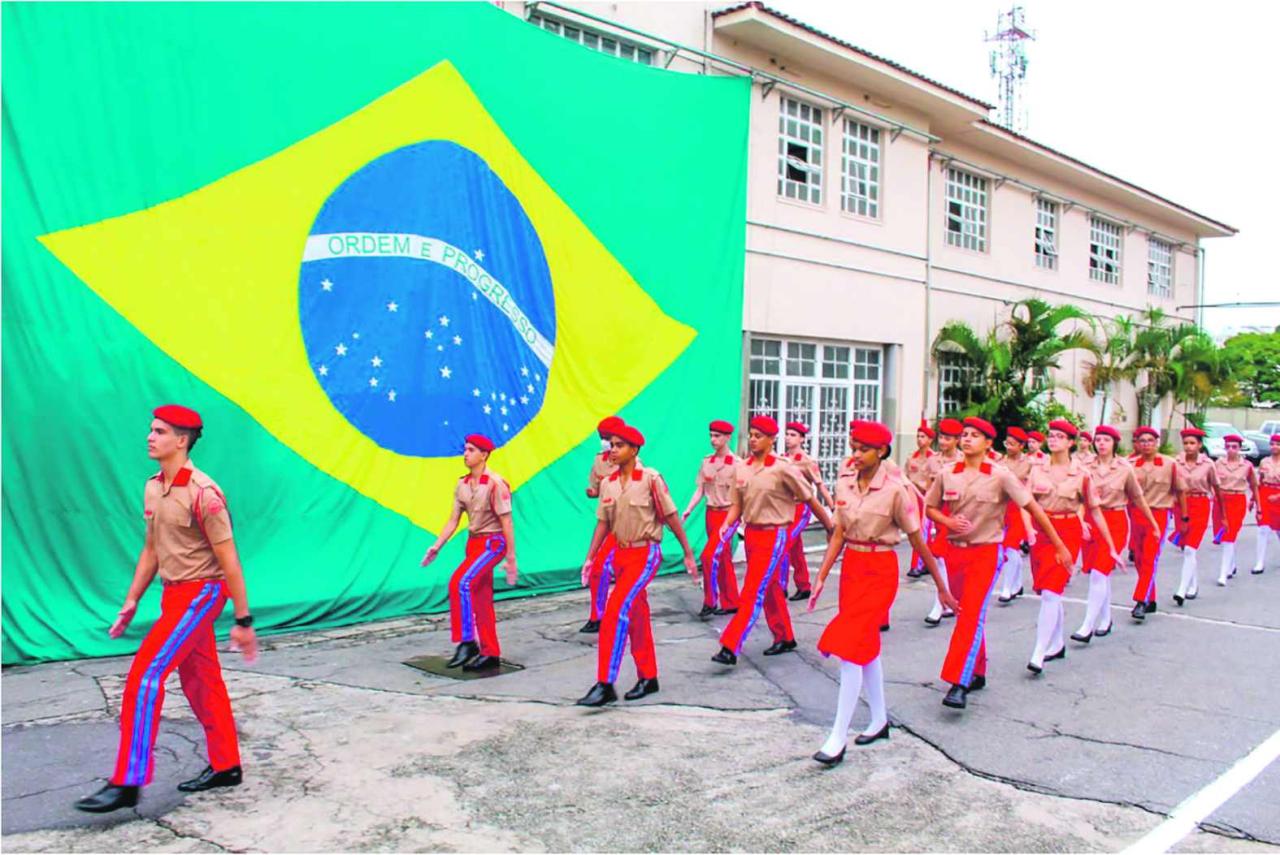 Colégio Militar de São Paulo realiza entrega da Boina Garança aos Novos Alunos