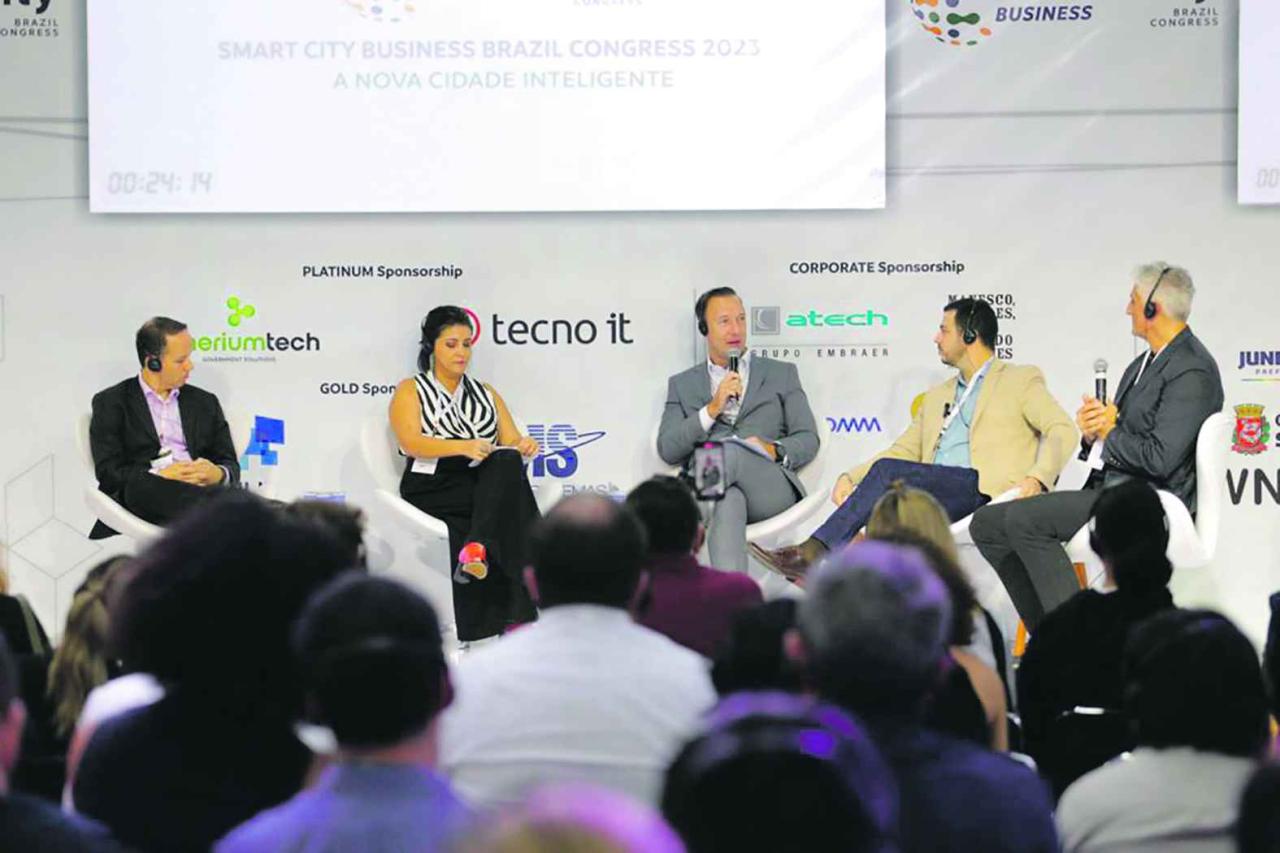 Saúde municipal apresenta ferramentas digitais em evento sobre cidades inteligentes