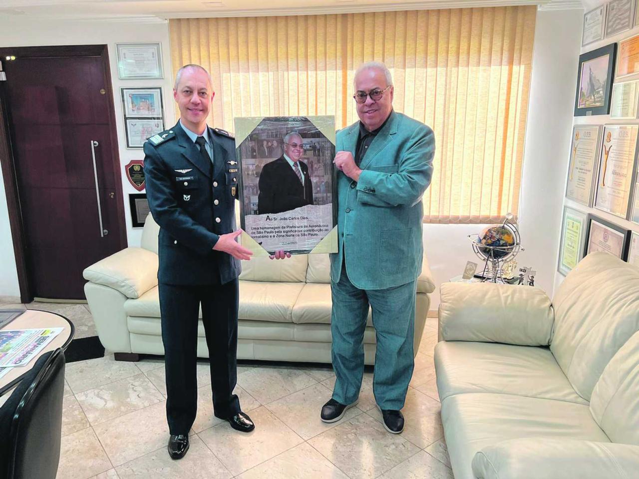 Coronel Jackson, prefeito da Aeronáutica visita o Semanário da Zona Norte