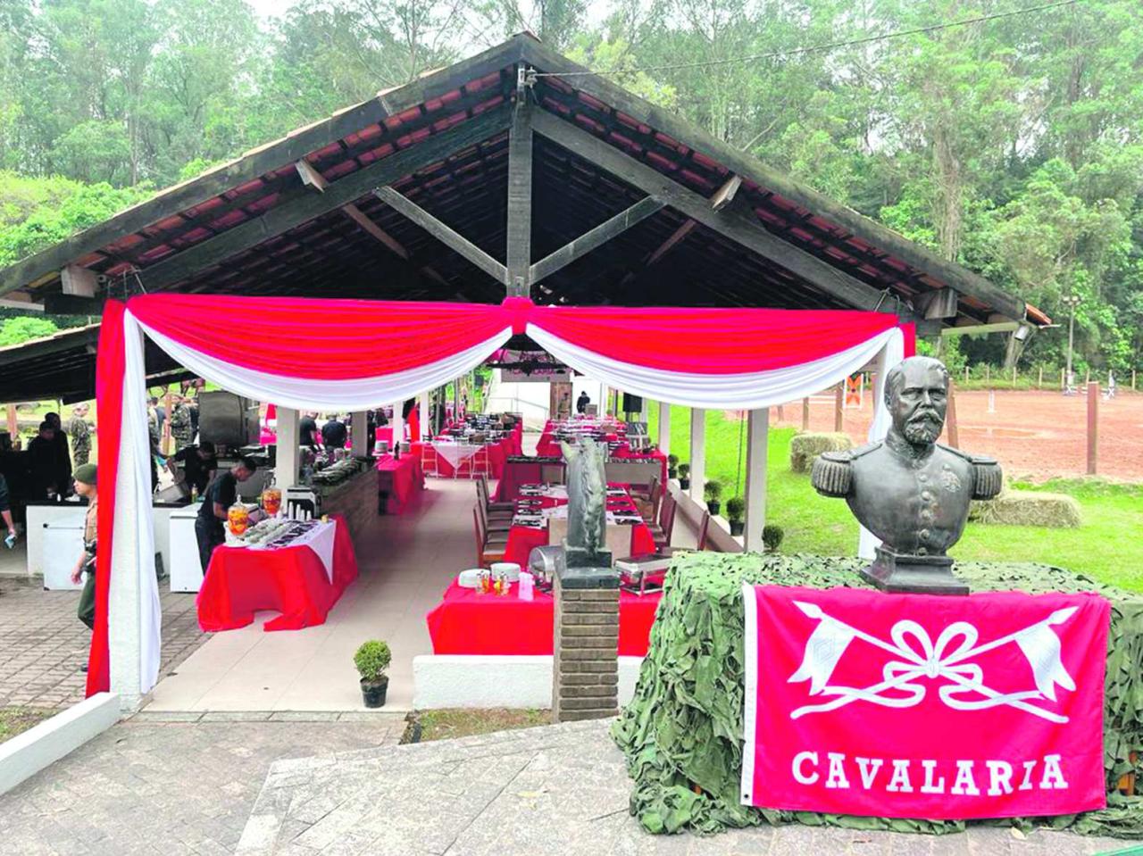 Centro de Preparação de Oficiais da Reserva realiza evento hípico Cross da Espora do Curso de Cavalaria