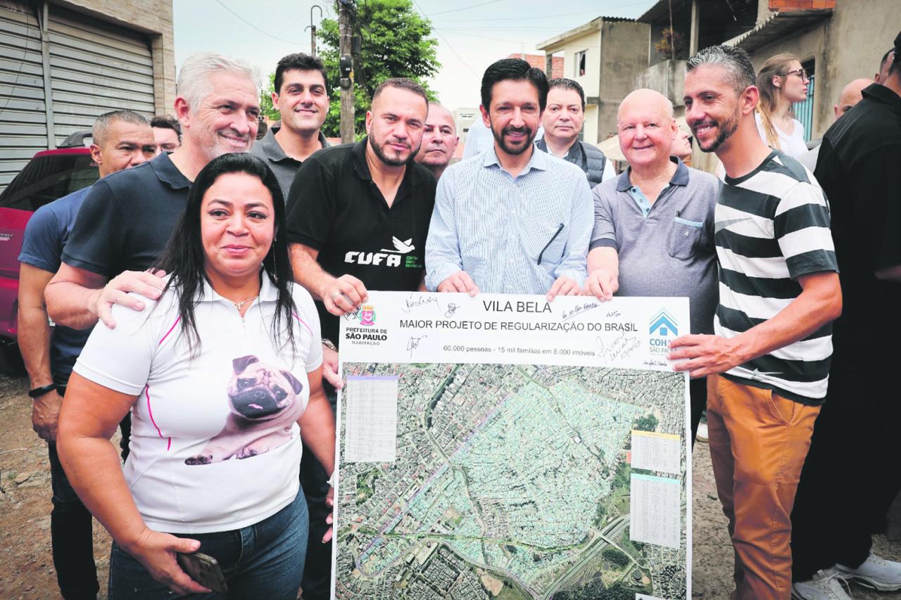 Prefeitura atende demanda de 30 anos e dá início à maior ação fundiária do país, em área com 60 mil habitantes e 8 mil moradias