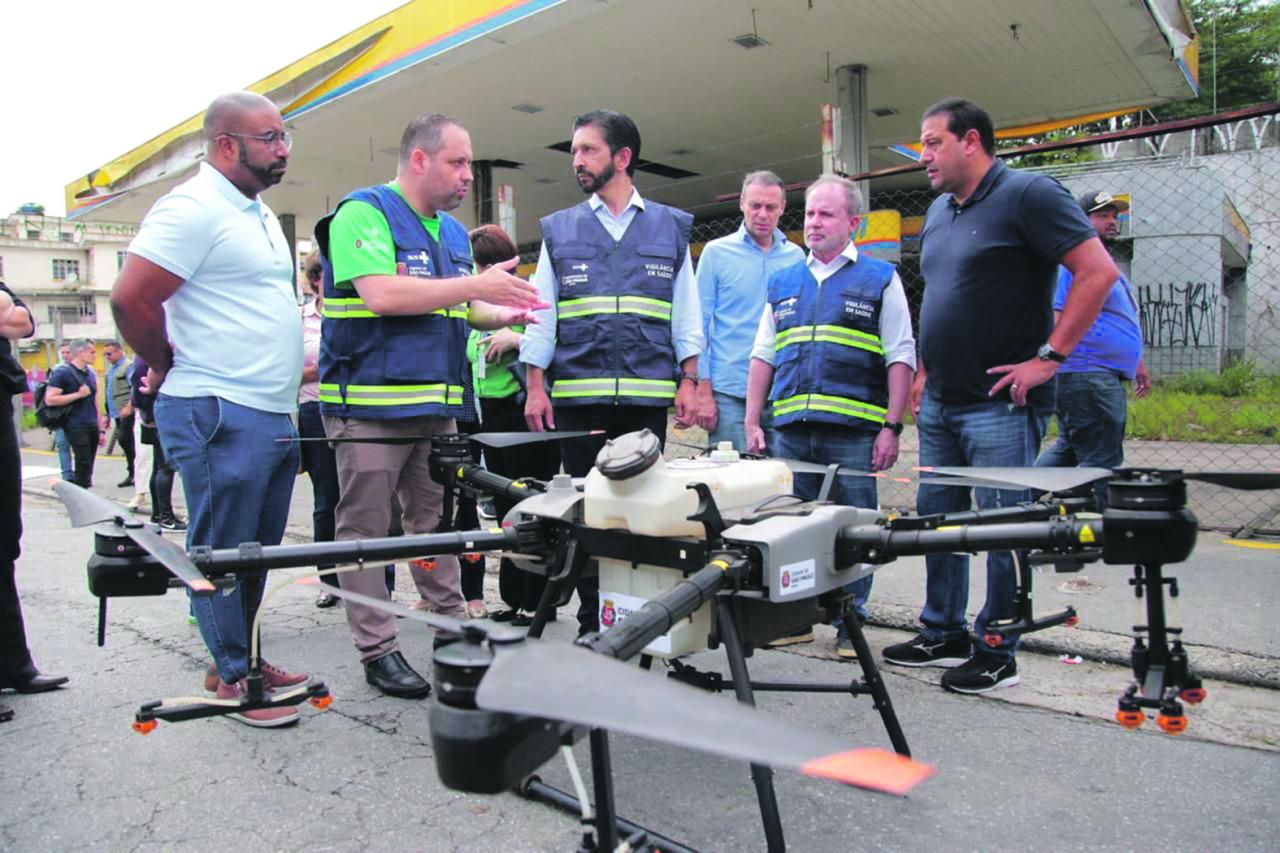 Prefeitura realiza Dia D de combate à dengue, com visitas à 125 mil domicílios e aplicação de larvicidas com drone
