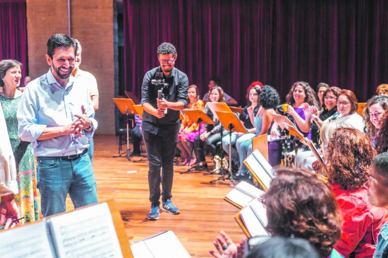 Pela primeira vez, Prefeitura fornece sapatilhas e uniformes aos alunos de balé do Corpo Artístico do Municipal