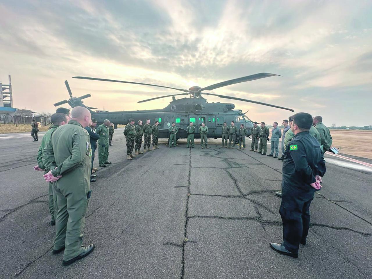 83 mil litros de água foram lançados pelas Forças Armadas em combate a incêndios no interior de SP
