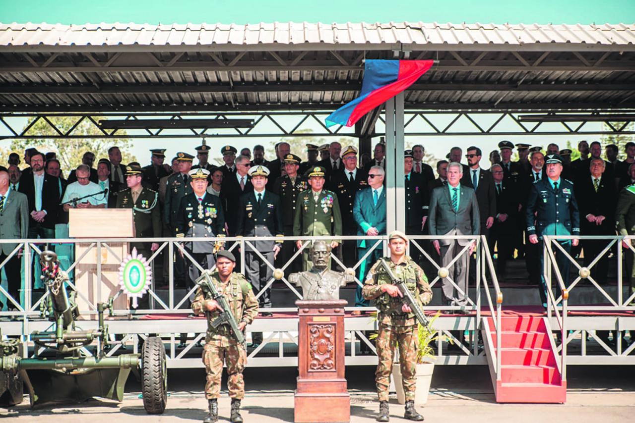CMSE reverencia Duque de Caxias em comemoração do Dia do Soldado