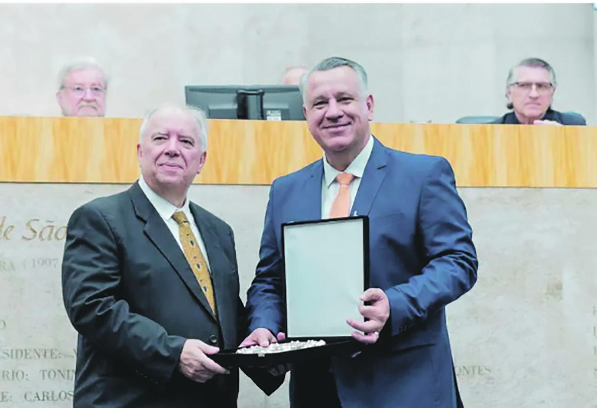 Vereador Coronel Salles preside Sessão Solene de Entrega da Salva de Prata à Associação Paulista