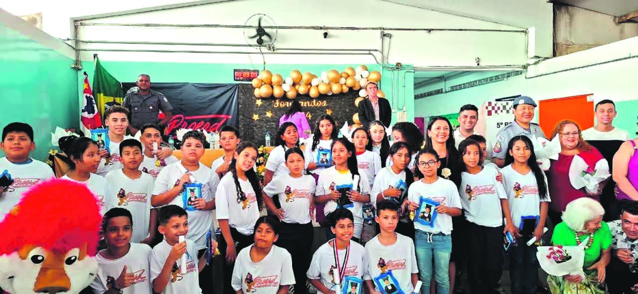 PROERD realiza formatura com a presença do Papai Noel