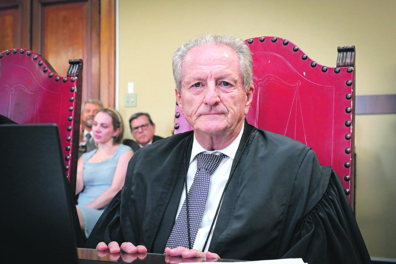 Aposentadoria do desembargador Marrey Uint é marcada por homenagens dos colegas