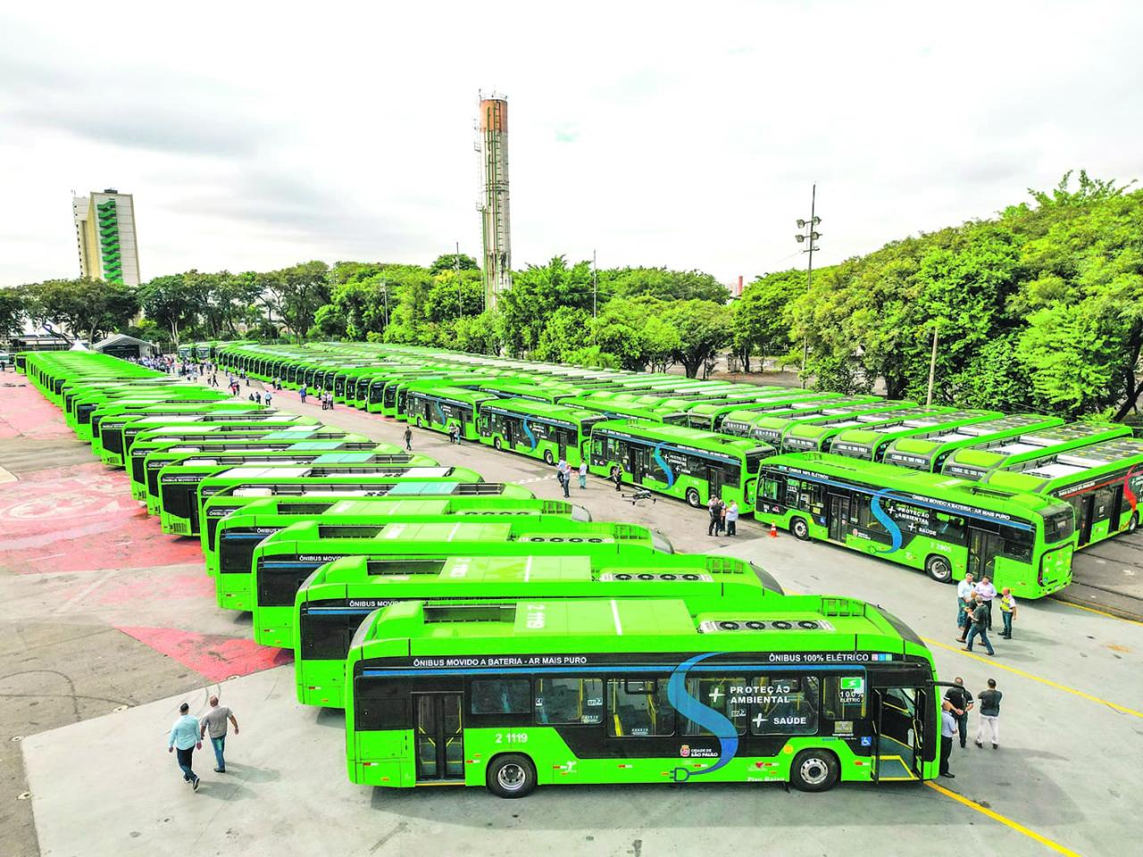 Prefeitura entrega mais 115 novos ônibus elétricos à bateria, sendo 5 com câmeras integradas ao Smart Sampa
