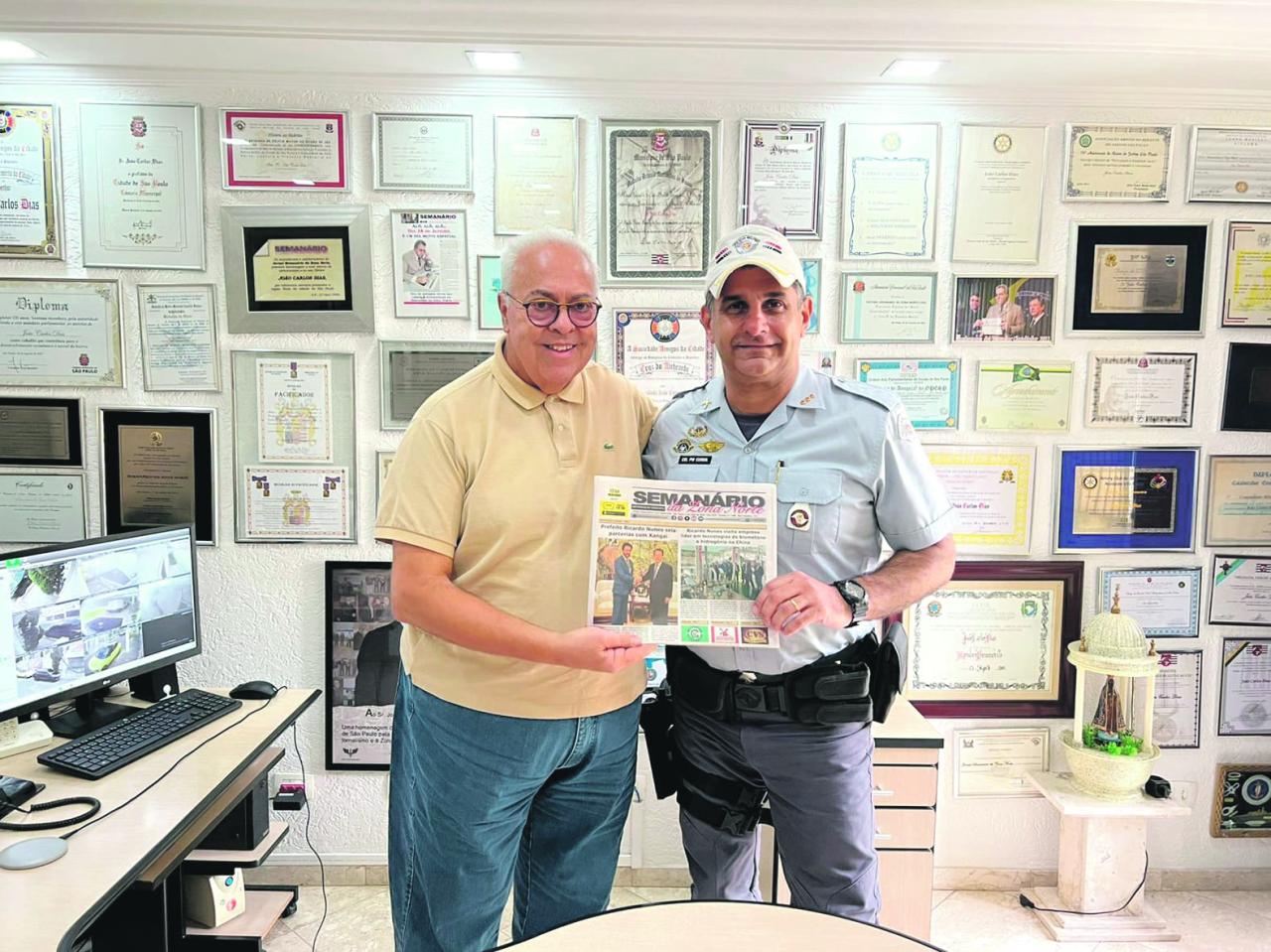 Comandante do Policiamento de Trânsito visita o jornal Semanário da Zona Norte