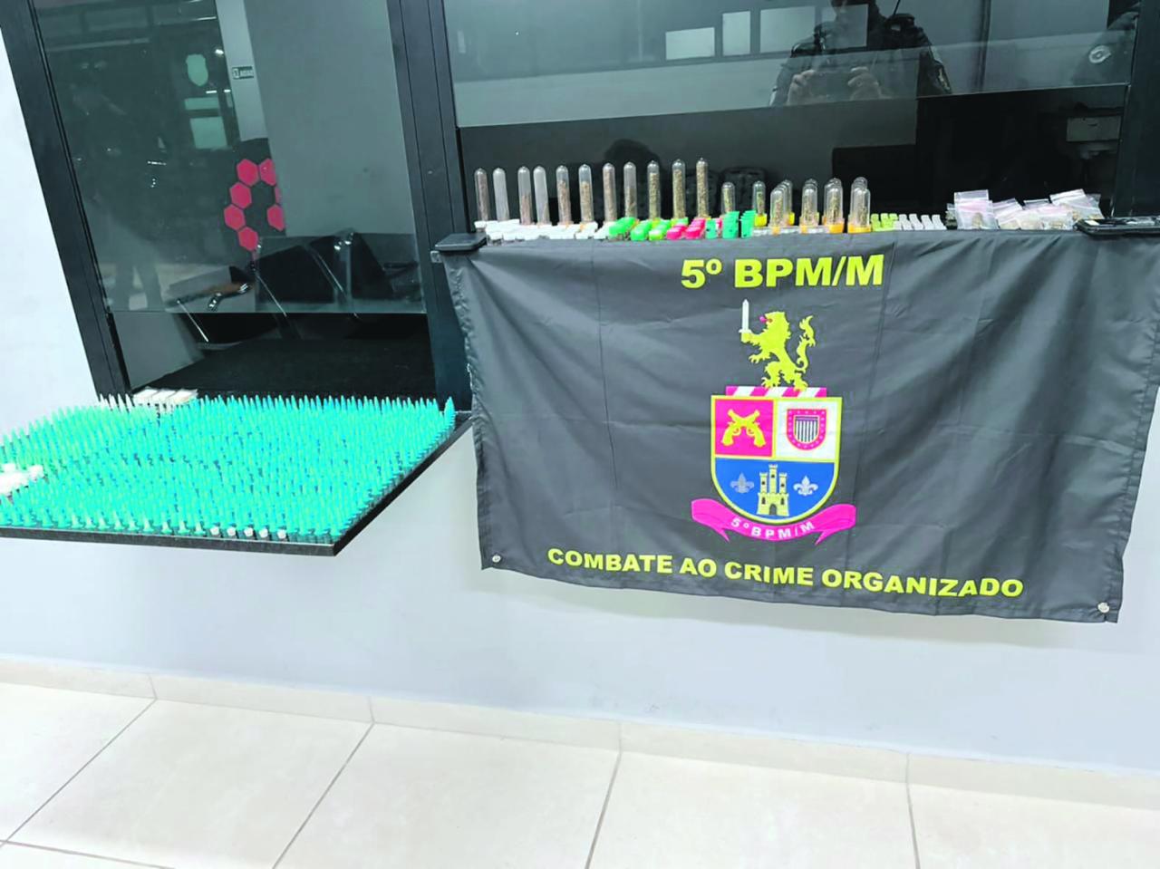 Policias apreendem entorpecentes na Favela do Pipa