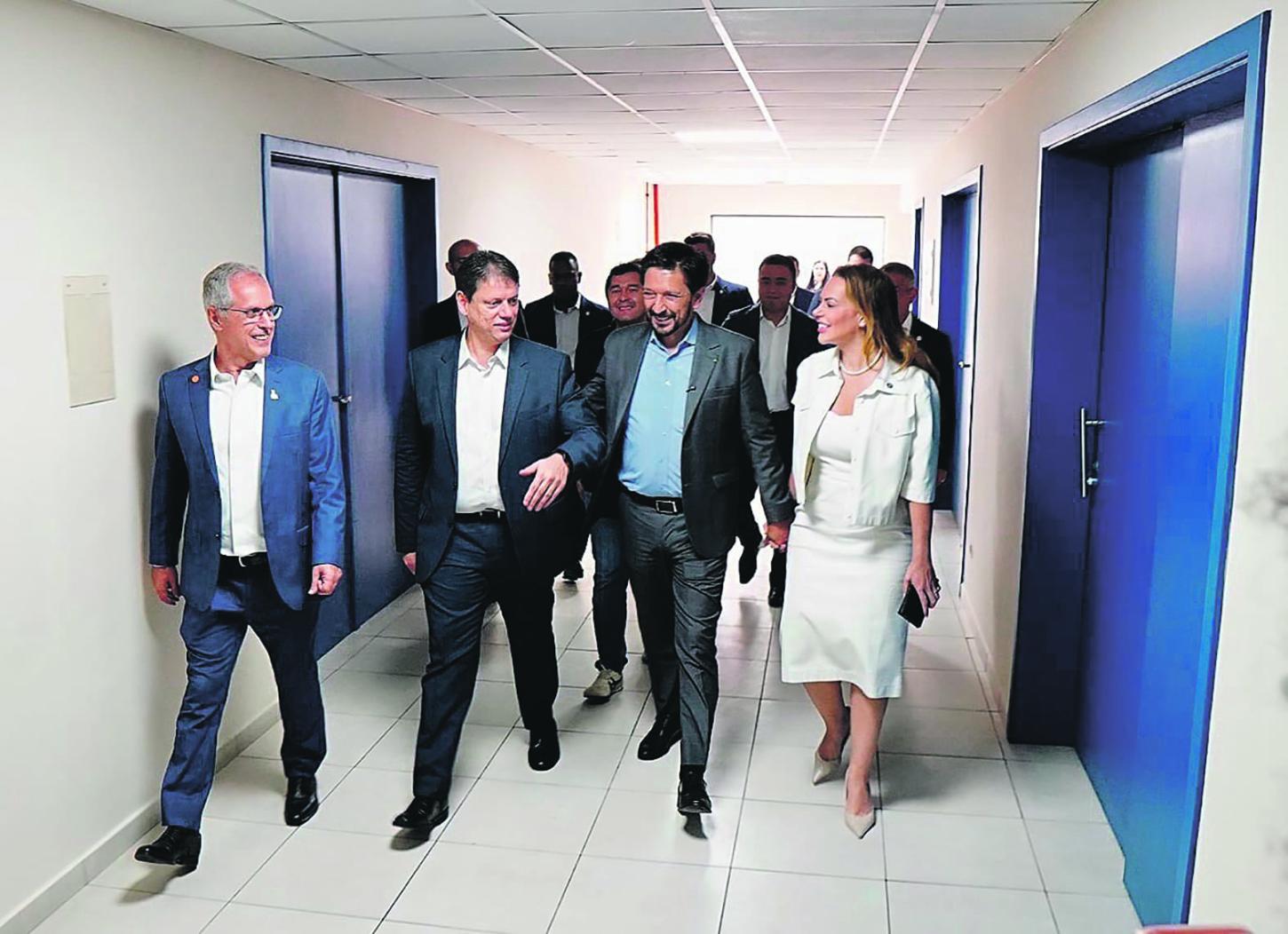 Em terreno cedido pela Prefeitura, Ricardo Nunes participa da inauguração do Teatro Baccarelli