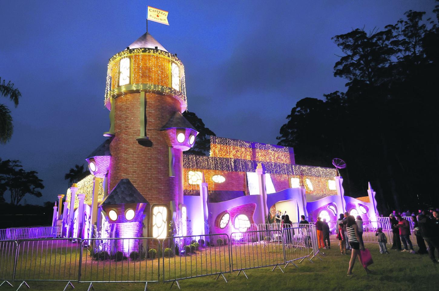 Prefeito Ricardo Nunes celebra 339 anos de Itaquera e “abre” Castelo Rá-Tim-Bum no Parque do Carmo