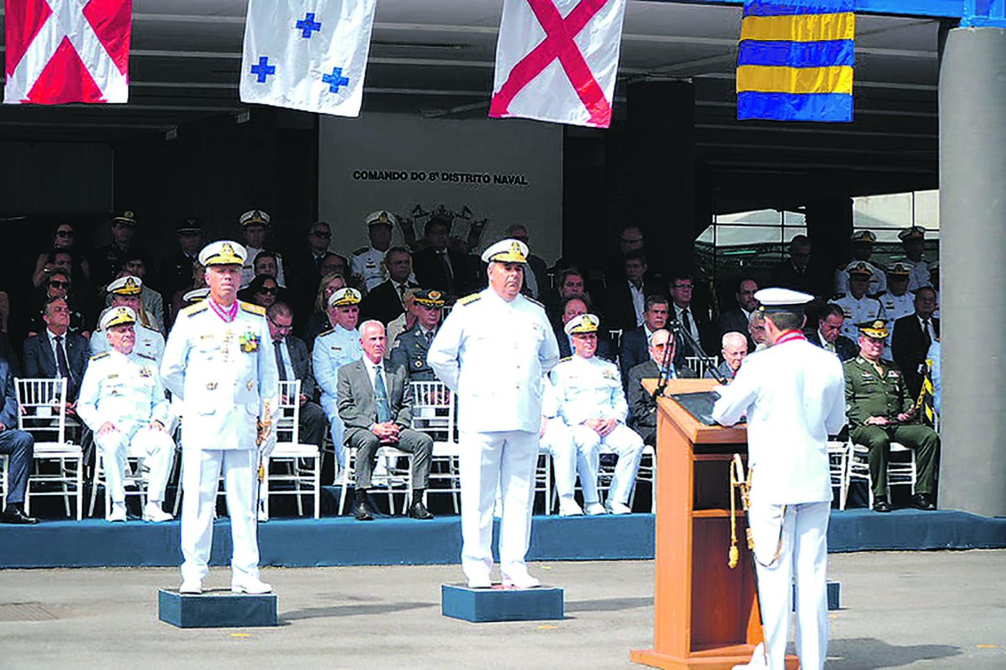 Vice-almirante Linhares Soares assume o Comando do 8º Distrito Naval
