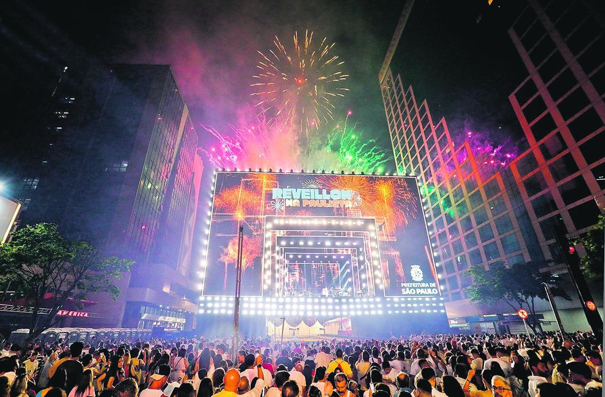 Gestão do prefeito Ricardo Nunes reúne 2,1 milhões no Réveillon da Paulista e movimenta R$ 1,3 bilhão