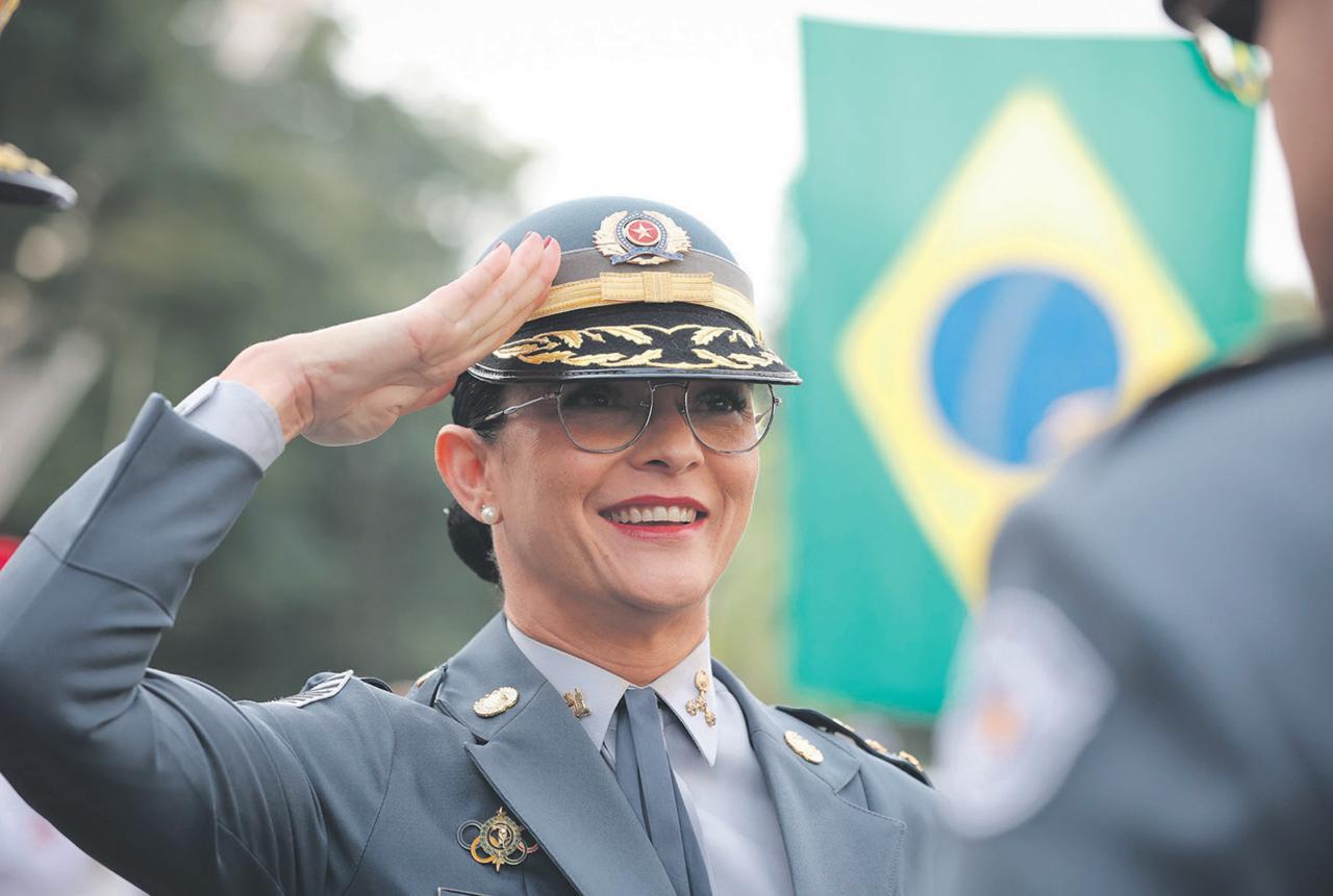 Coronel Glauce toma posse como primeira mulher no comando da Polícia Militar de SP