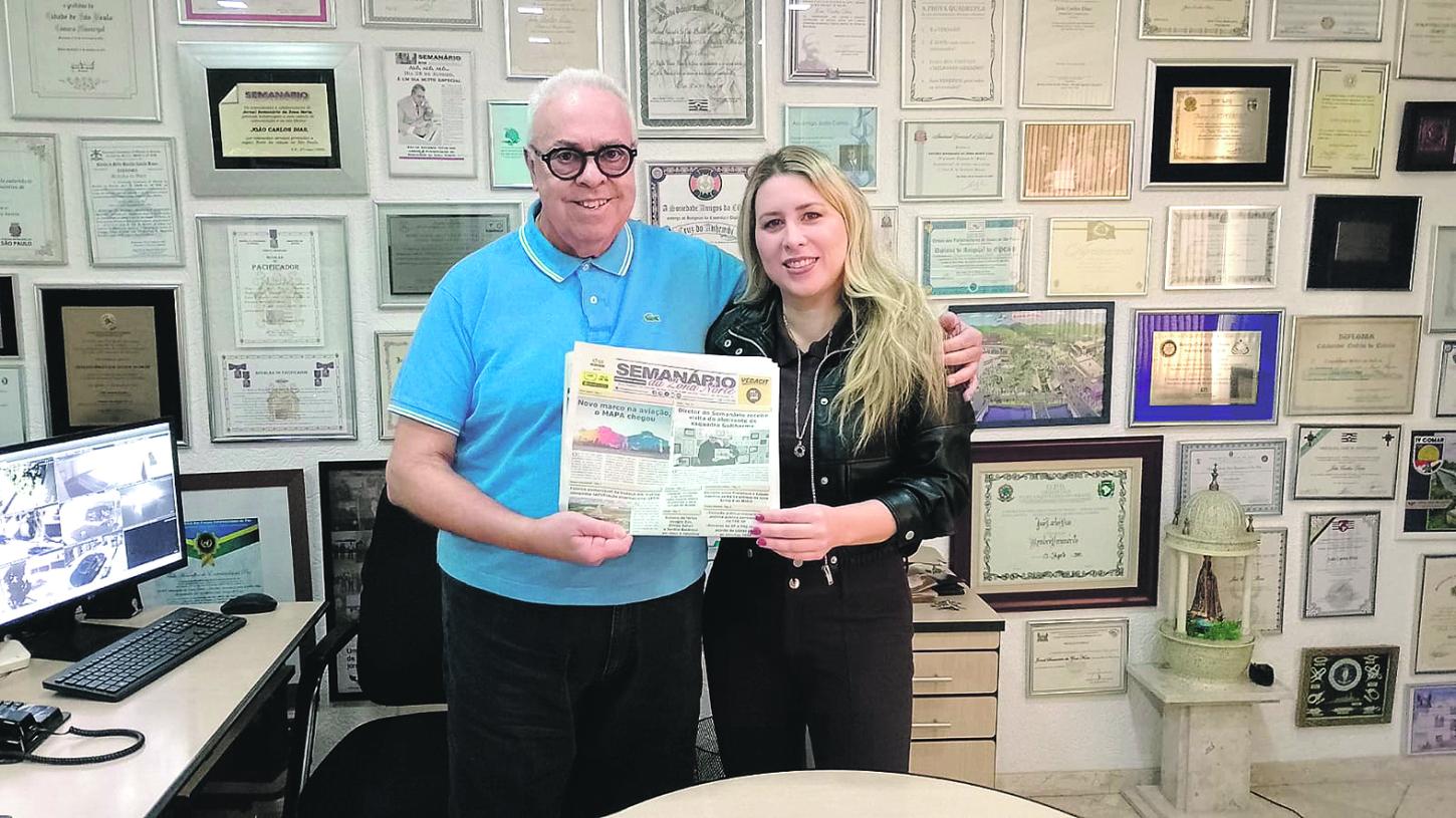 Diretor do Semanário da Zona Norte, João Carlos, recebe a visita de Susanna do Val Moore 
