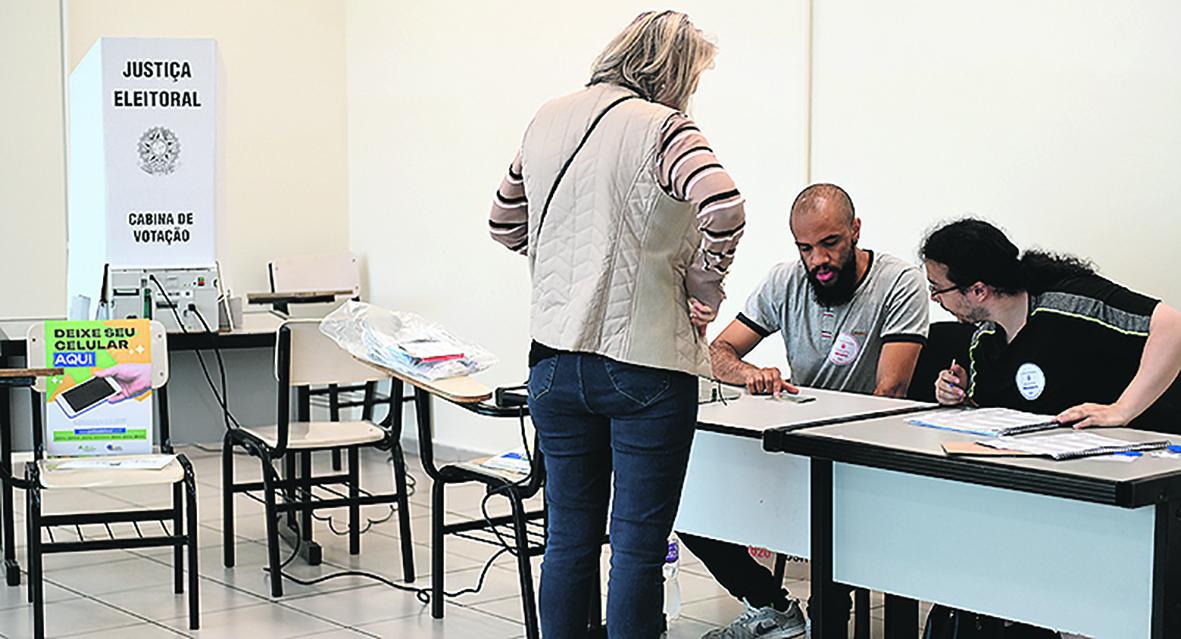 Mesárias e mesários iniciam treinamento para votação de outubro