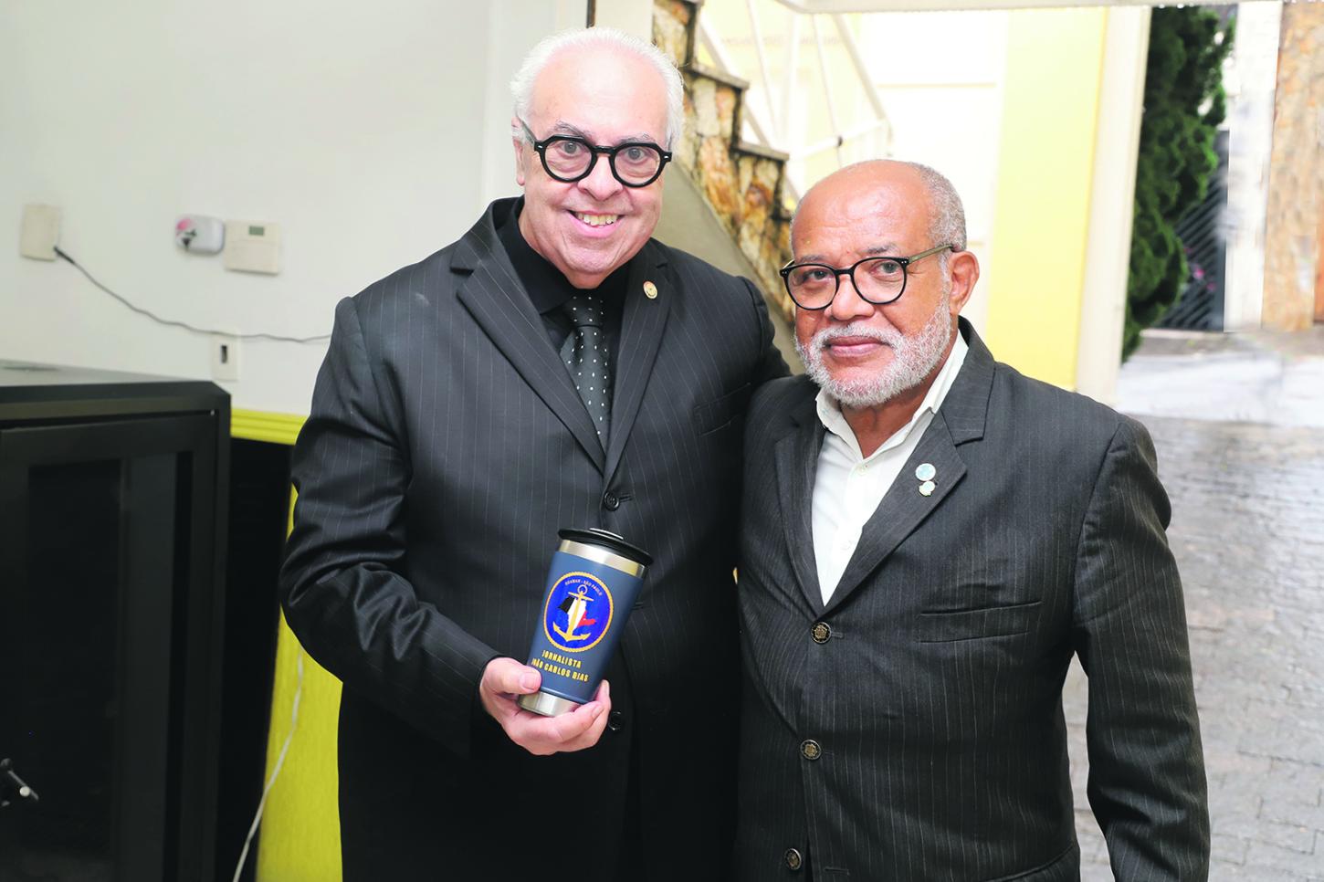 Diretor do Semanário da Zona Norte é homenageado por sua atuação em defesa das instituições e pela aproximação entre autoridades e a sociedade