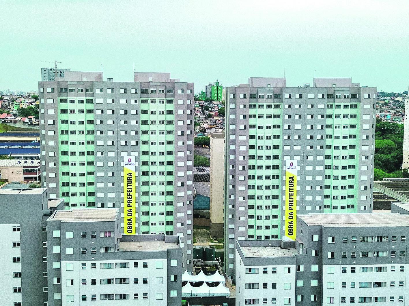 Prefeitura entrega 298 apartamentos e 204 escrituras na Zona Leste