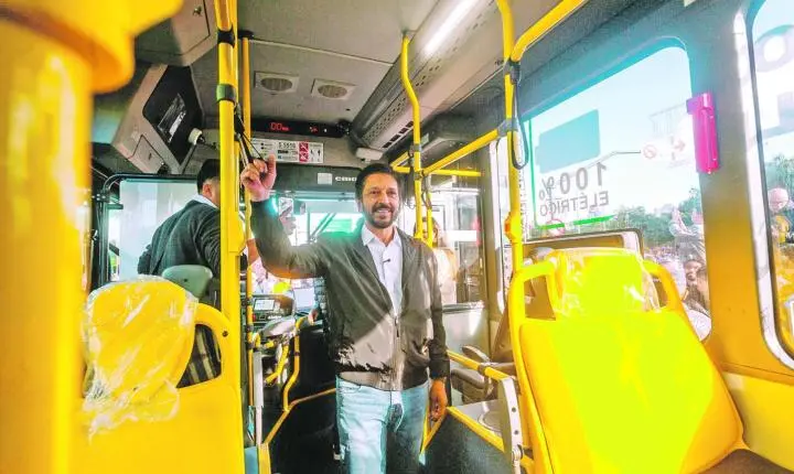 Ao entregar 500 novos ônibus elétricos, prefeito Ricardo Nunes destaca os “avanços gigantescos” no transporte coletivo de São Paulo
